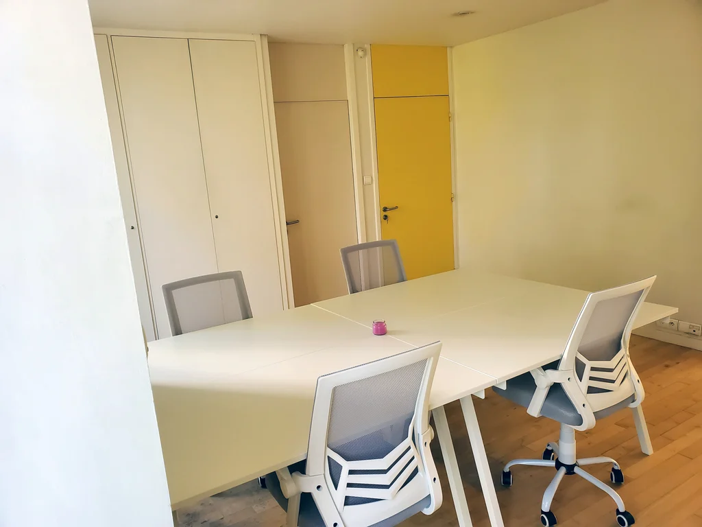 Open-plan desk — No. 01